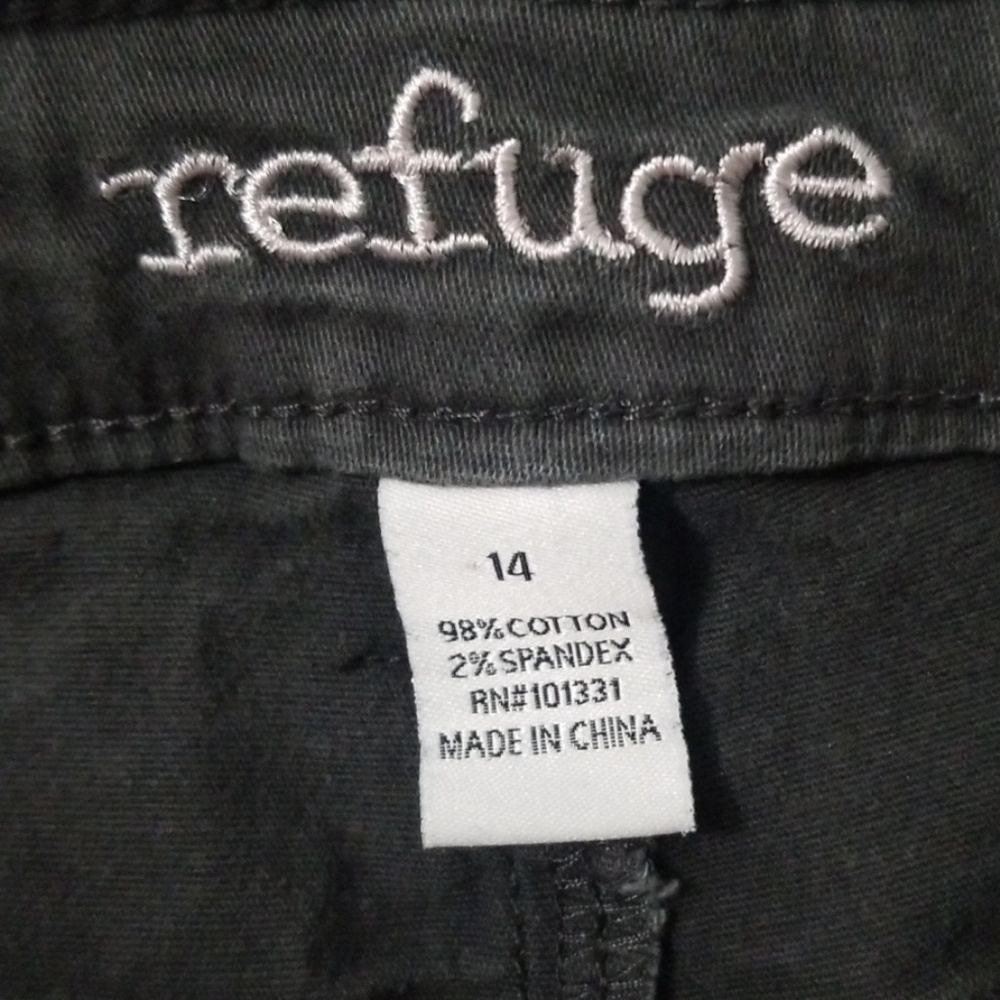 Gray shorts - Picture 2 of 2